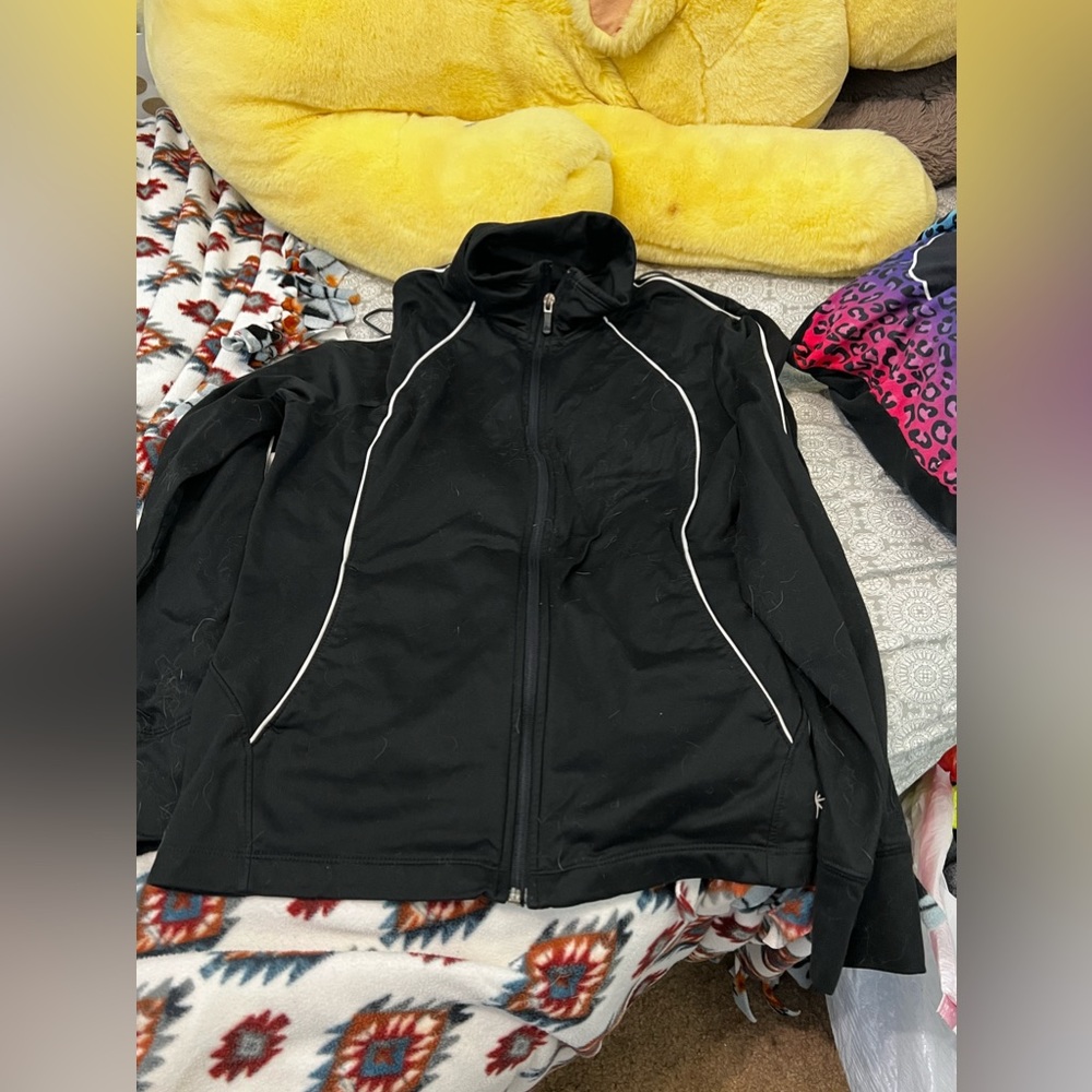 Color black size large